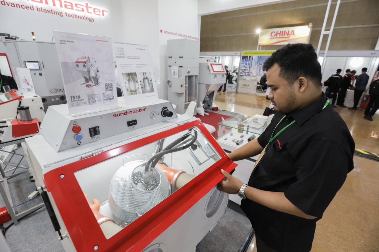 PAMERAN MESIN, PERALATAN, BAHAN, DAN JASA MANUFAKTUR INTERNASIONAL