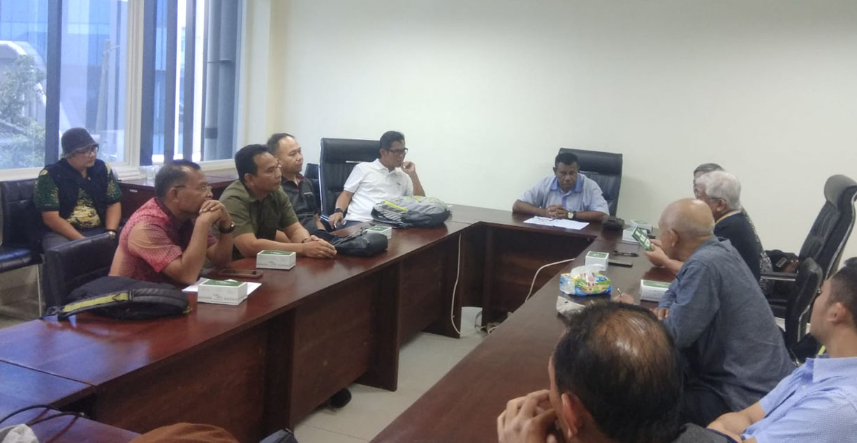 RAPAT PEMBENTUKAN PANITIA PEMBEKALAN WISUDAWAN UNIVERITAS JENDERAL ACHMAD YANI OLEH IKA UNJANI