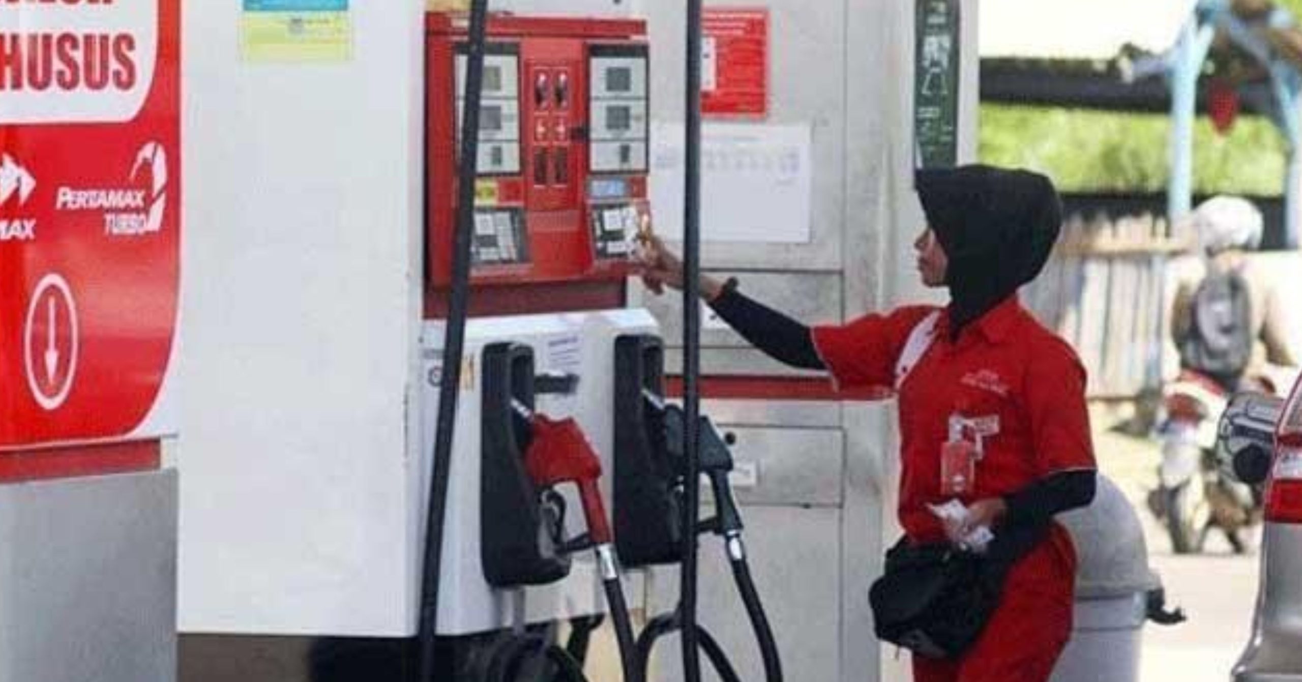 Harga BBM Nonsubsidi Naik, Pertamax Kini Rp 13.700 per Liter