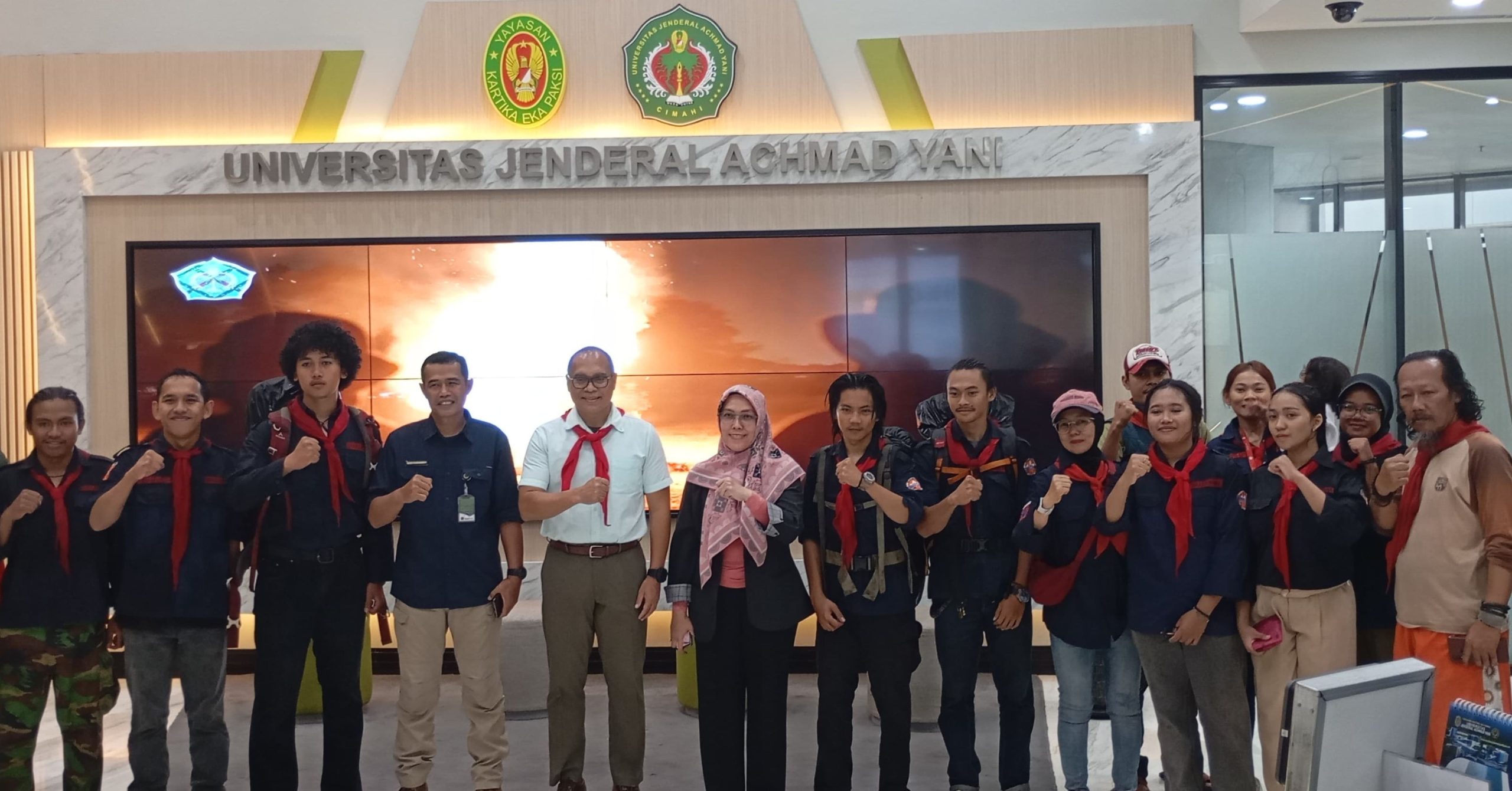 Mahasiswa Bharawana Universitas Jenderal Achmad Yani Laksanakan Upacara Pemberangkatan Ekspedisi Tinoring