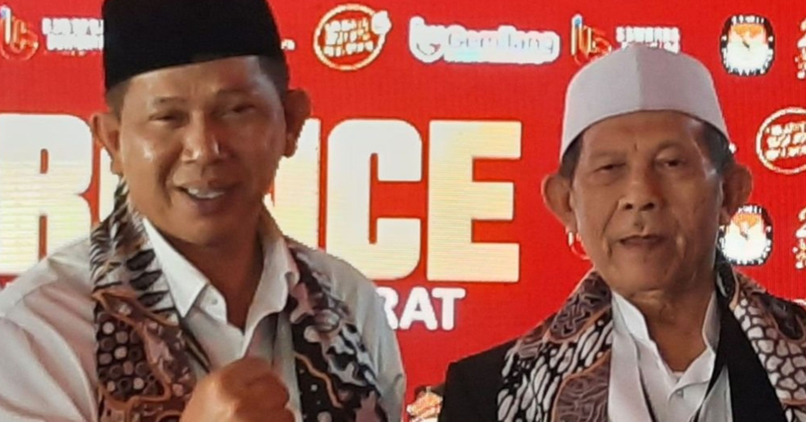 Persyaratan administrasi yang ketat membuat Aa Maulana gagal maju dalam Pilkada Bandung Barat. Masalah ijazah yang belum tuntas menjadi batu sandungan dalam pencalonannya