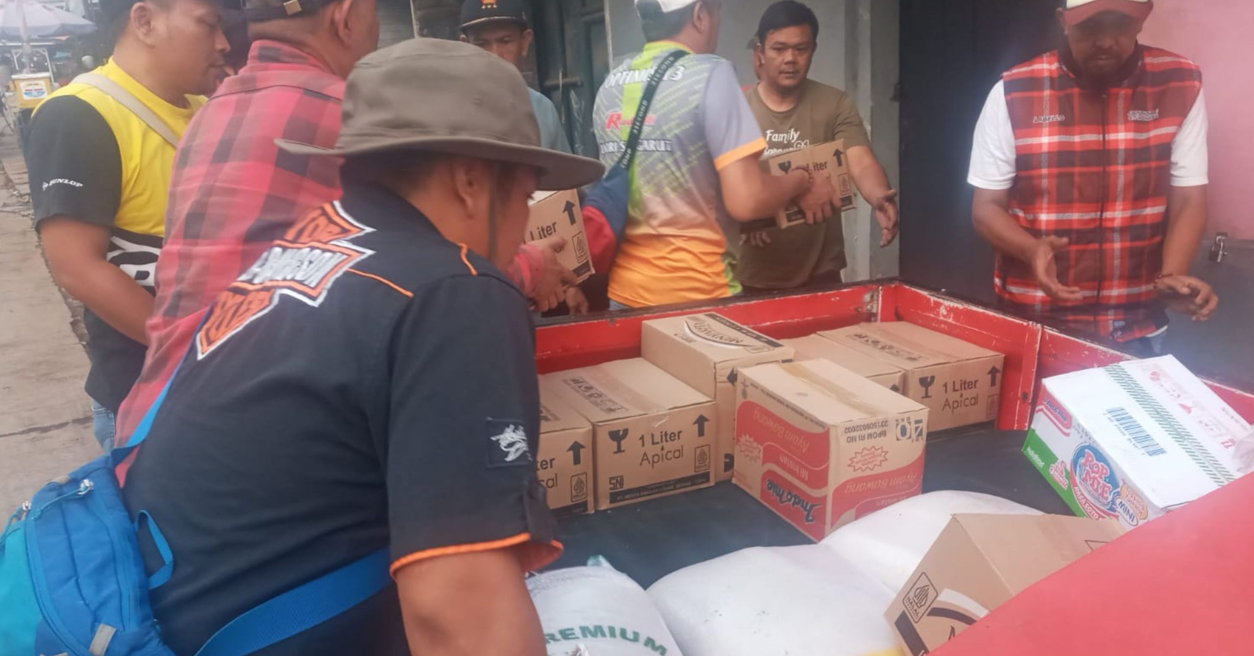 IKA Unjani menyalurkan Bantuan  Bencana Alam Gempa di Kabupaten Bandung, bekerja sama dengan Paguyuban Pasar Induk Cikopo Purwakarta dan PERI Unjani (Persatuan Istri-Istri Unjani)